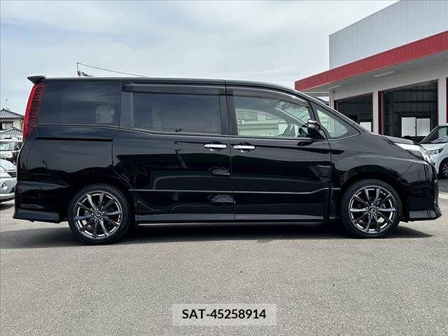 Toyota NOAH 2017-06 239682-11