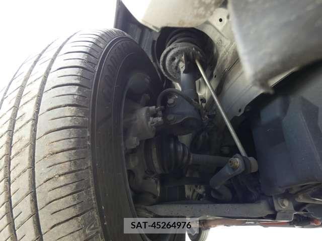 Toyota AQUA 2017-04 386505-16