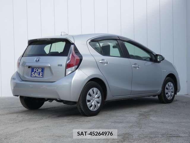 Toyota AQUA 2017-04 386505-7