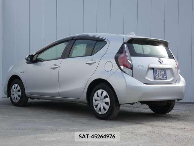 Toyota AQUA 2017-04 386505-5