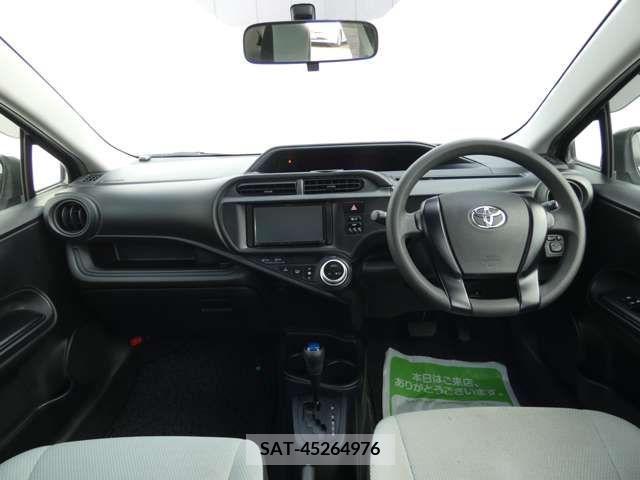 Toyota AQUA 2017-04 386505-4