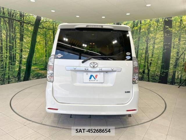 Toyota VOXY 2010-05 370497-3