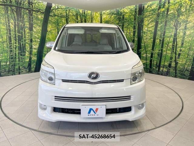 Toyota VOXY 2010-05 370497-2