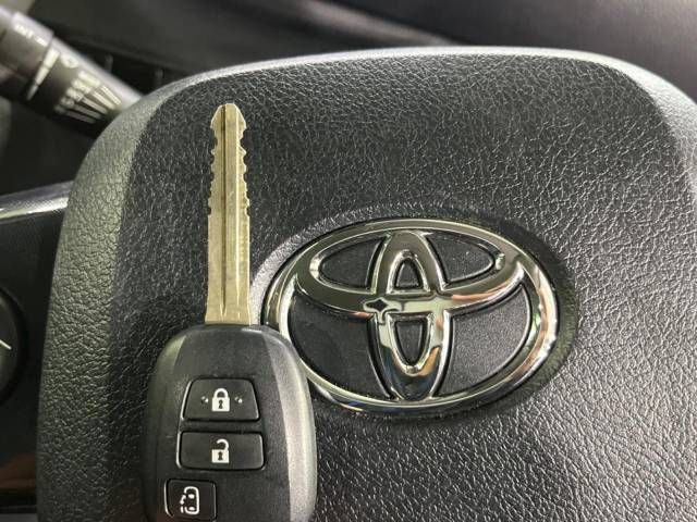 Toyota SIENTA 2018-10 186067-7