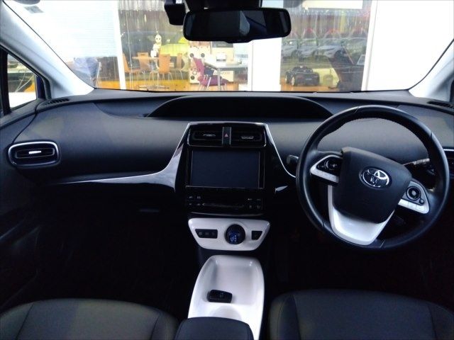 Toyota PRIUS 2016-01 12248-1