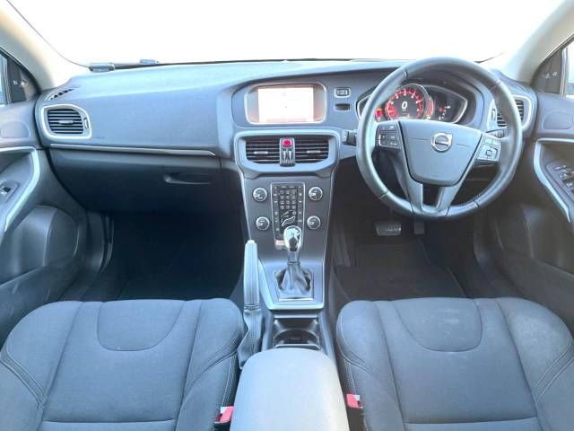 Volvo V40 2017-12 194889-1