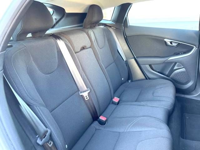 Volvo V40 2017-12 194889-11