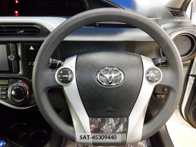 Toyota AQUA 2014-02 256069-15