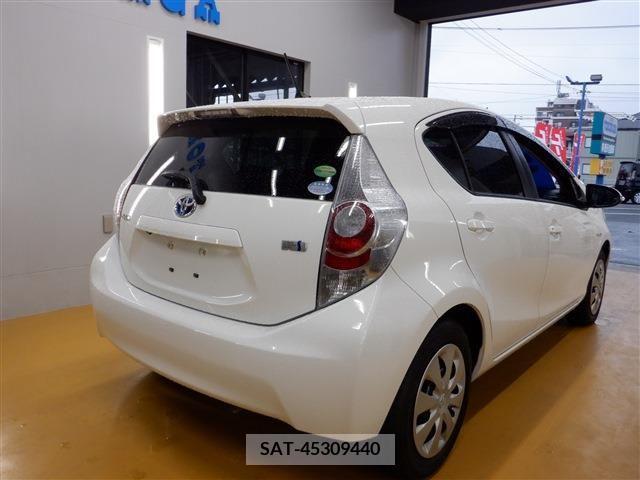 Toyota AQUA 2014-02 256069-2