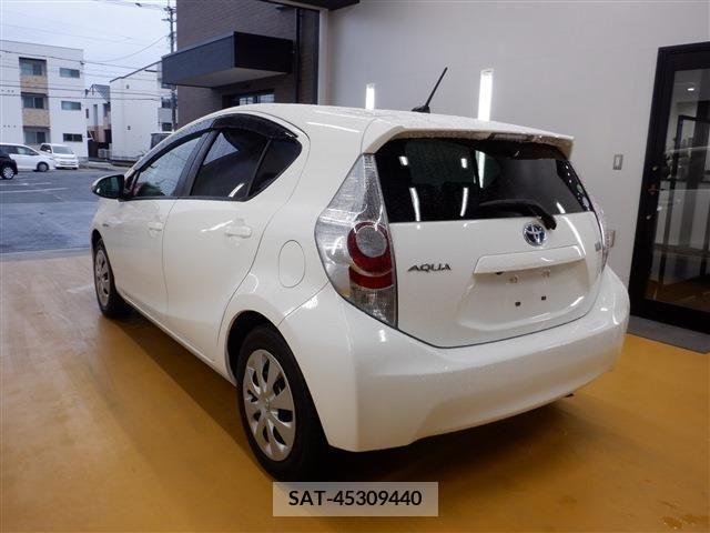Toyota AQUA 2014-02 256069-19
