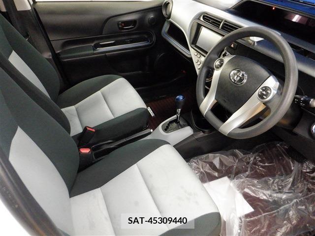 Toyota AQUA 2014-02 256069-1