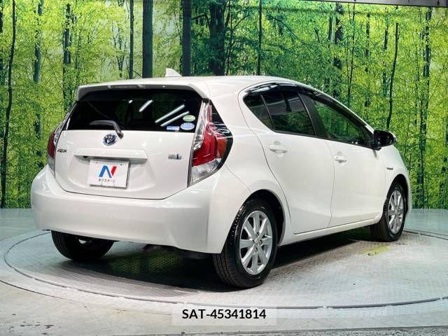 Toyota AQUA 2015-10 260877-16