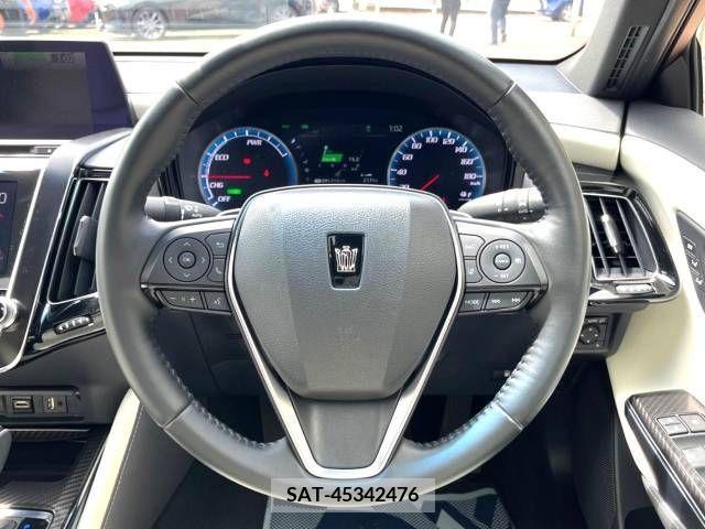 Toyota CROWN SEDAN 2018-06 390140-11