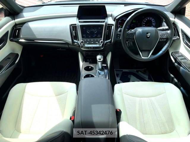 Toyota CROWN SEDAN 2018-06 390140-1