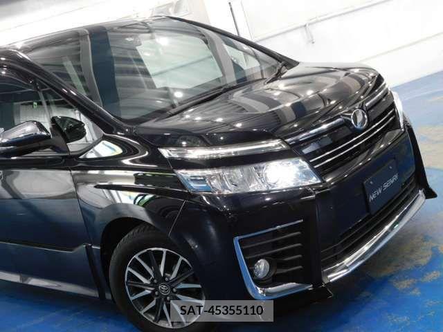 Toyota VOXY 2015-08 205301-3