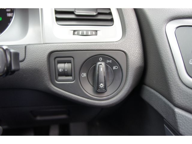 VolksWagen GOLF 2014-03 3037-12