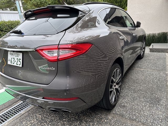 Maserati LEVANTE 2017-06 183377-2