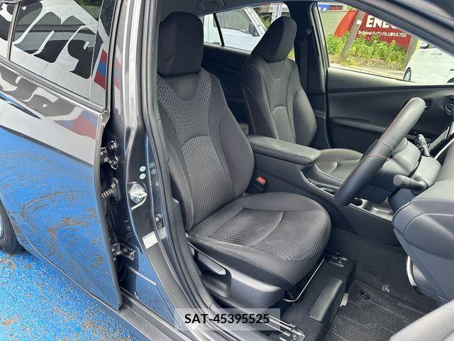 Toyota PRIUS 2017-04 383344-9