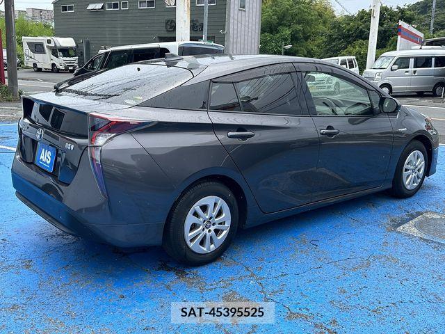 Toyota PRIUS 2017-04 383344-3