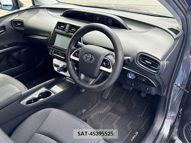 Toyota PRIUS 2017-04 383344-6