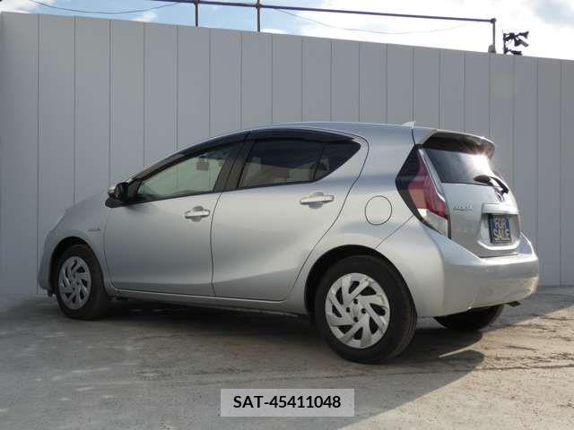 Toyota AQUA 2017-03 356355-5