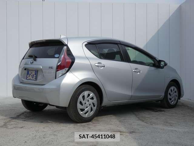 Toyota AQUA 2017-03 356355-7