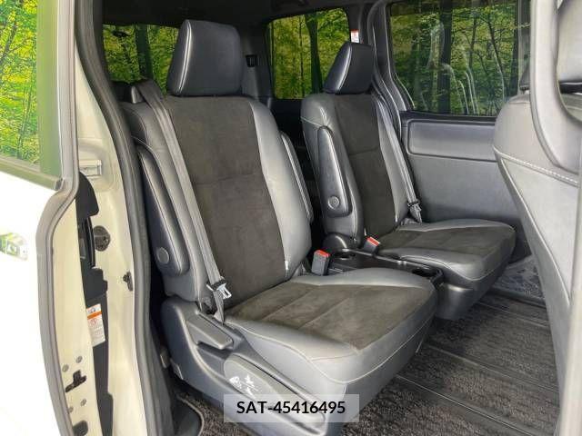 Toyota NOAH 2020-12 332530-9