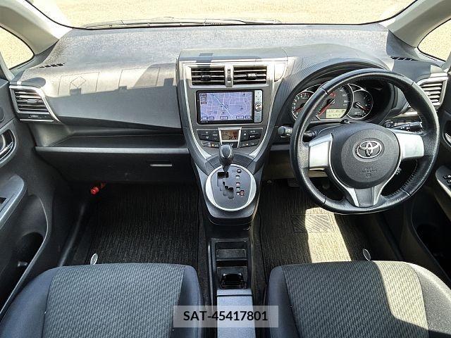 Toyota RACTIS 2011-09 313645-1