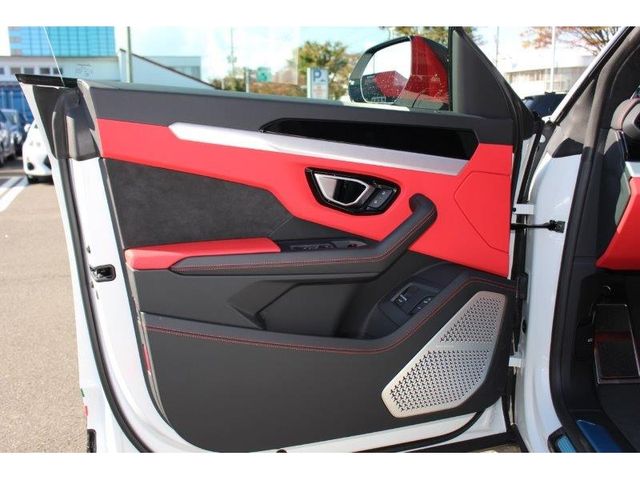 Lamborghini URUS 2019-11 27629-21