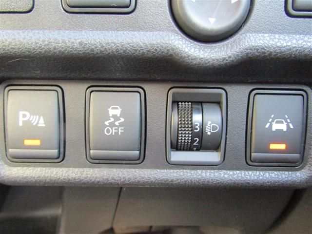 Nissan NOTE 2018-10 192338-11
