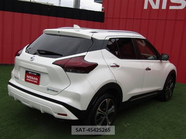 Nissan KICKS 2023-04 214212-22