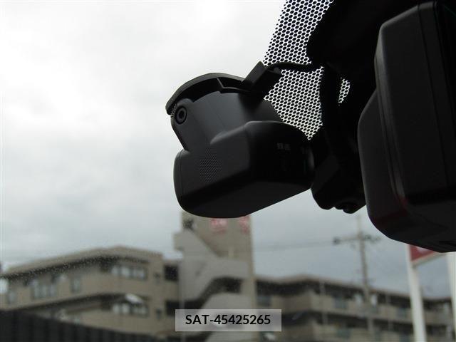 Nissan KICKS 2023-04 214212-17