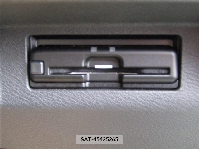 Nissan KICKS 2023-04 214212-16