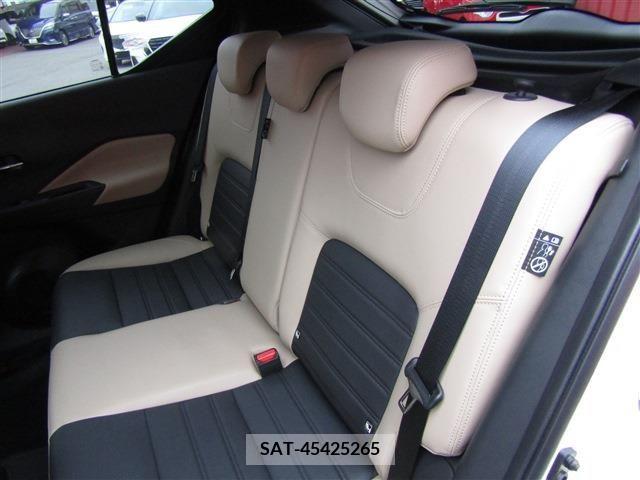 Nissan KICKS 2023-04 214212-27