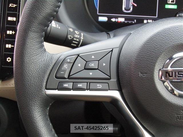 Nissan KICKS 2023-04 214212-11
