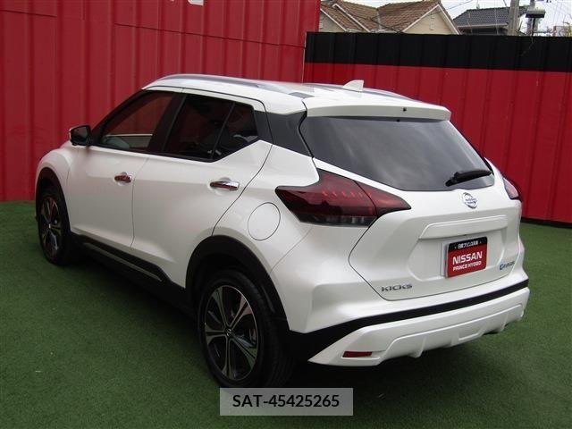 Nissan KICKS 2023-04 214212-1