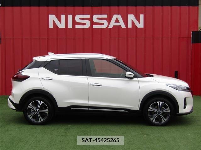 Nissan KICKS 2023-04 214212-24