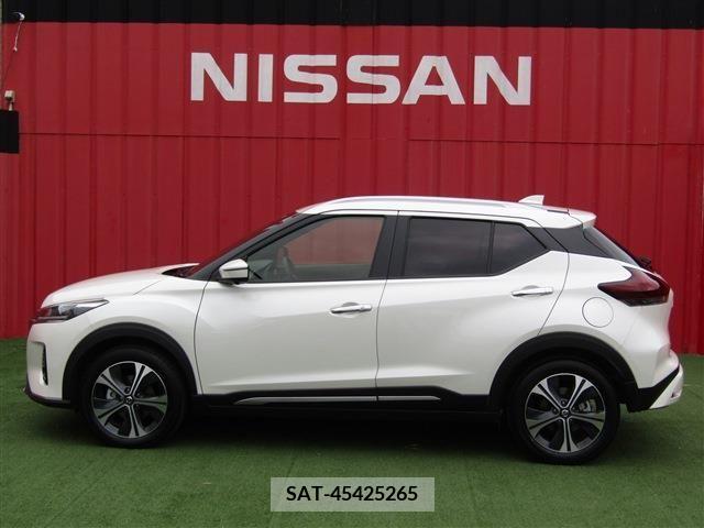 Nissan KICKS 2023-04 214212-23
