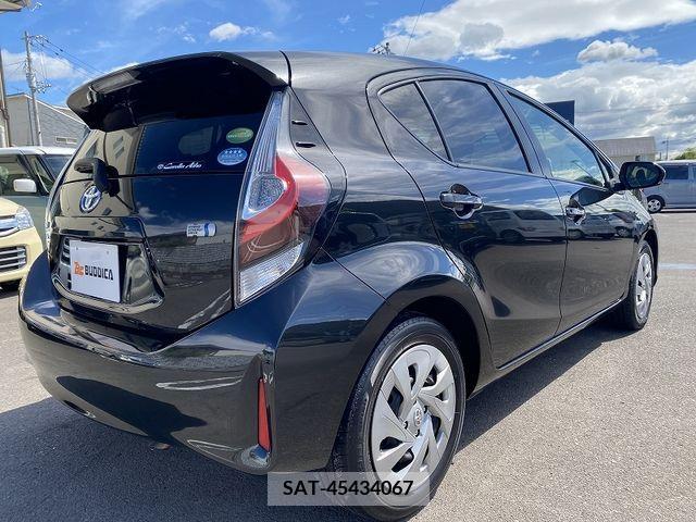 Toyota AQUA 2019-08 395689-6