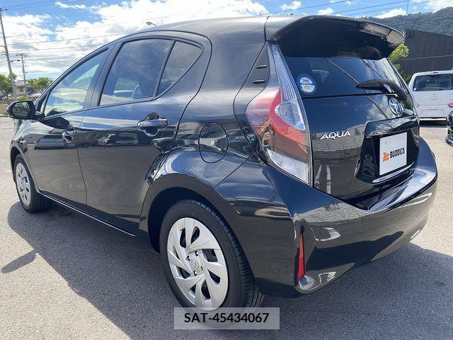 Toyota AQUA 2019-08 395689-8