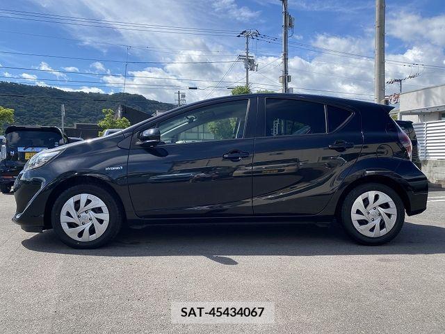 Toyota AQUA 2019-08 395689-4