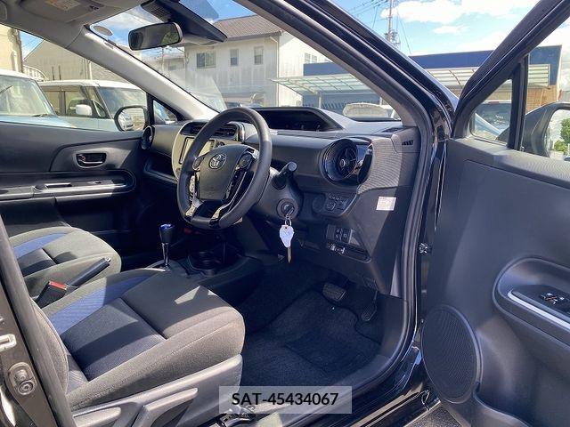 Toyota AQUA 2019-08 395689-10