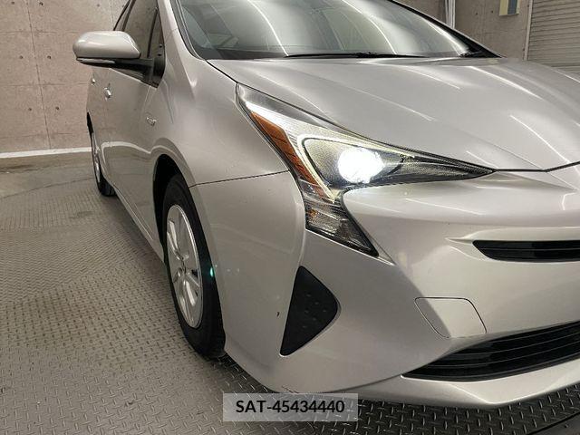 Toyota PRIUS 2016-09 282275-8