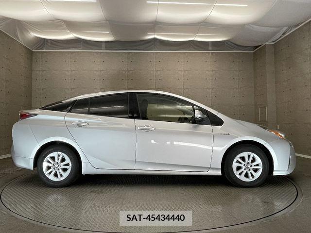 Toyota PRIUS 2016-09 282275-6