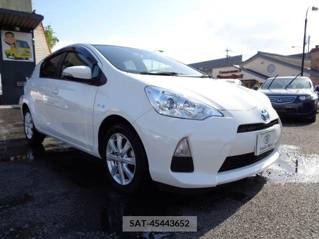 Toyota AQUA 2014-01 260610-13