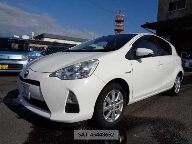 Toyota AQUA 2014-01 260610-0