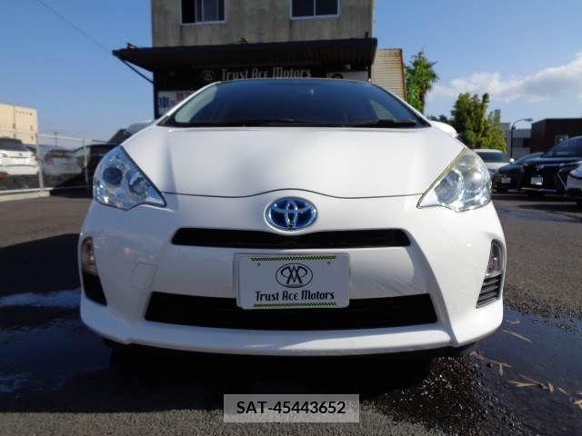 Toyota AQUA 2014-01 260610-12