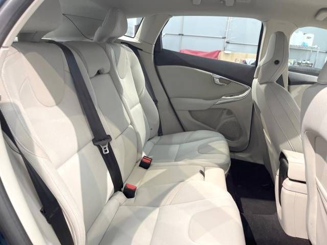Volvo V40 2013-04 18545-8