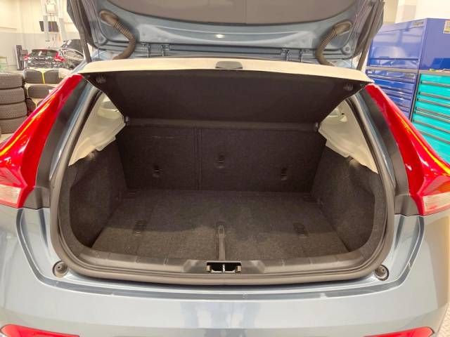 Volvo V40 2013-04 18545-11