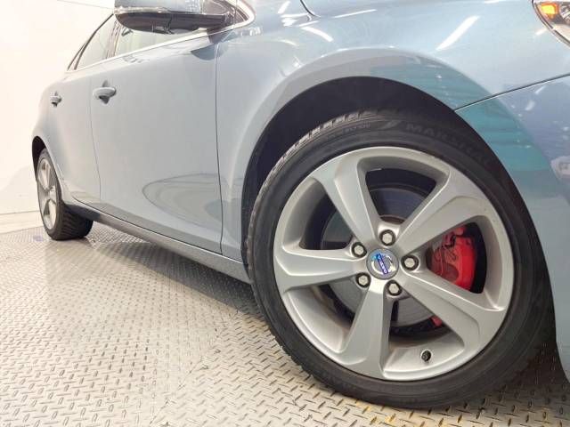 Volvo V40 2013-04 18545-10